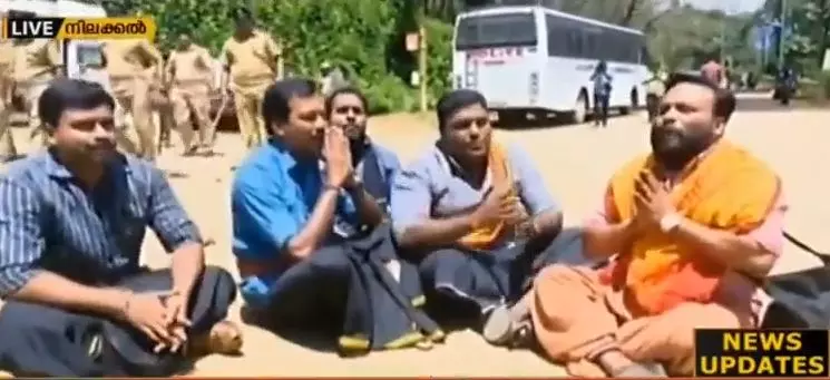 നിരോധനാജ്ഞക്കിടെ നിലക്കലിലും പമ്പയിലും ഇന്നും പ്രതിഷേധം നിരോധനാജ്ഞക്കിടെ നിലക്കലിലും പമ്പയിലും ഇന്നും പ്രതിഷേധം