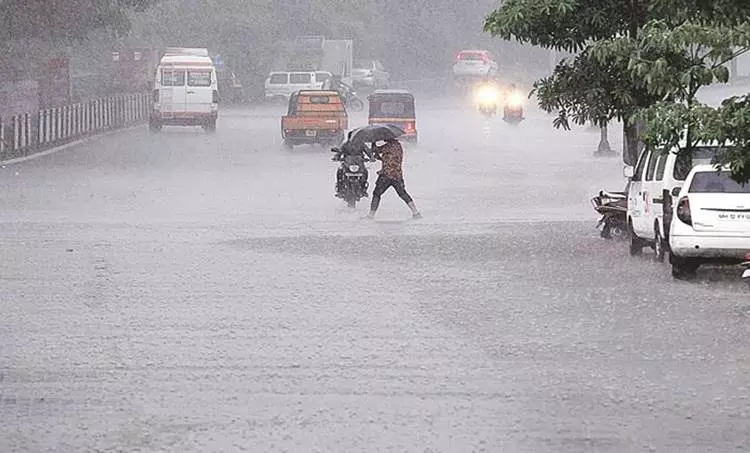 ന്യൂനമര്‍ദ്ദ മുന്നറിയിപ്പ്; കേരളം ജാഗ്രതയില്‍, മലപ്പുറം, ഇടുക്കി ജില്ലകളില്‍ റെഡ് അലര്‍ട്ട്