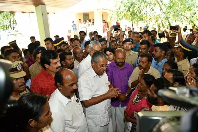 മഴ ഇന്നും തുടര്‍ന്നാല്‍ ചാലക്കുടിയില്‍ ദുരിതാശ്വാസ ക്യാമ്പുകള്‍ തുറക്കും