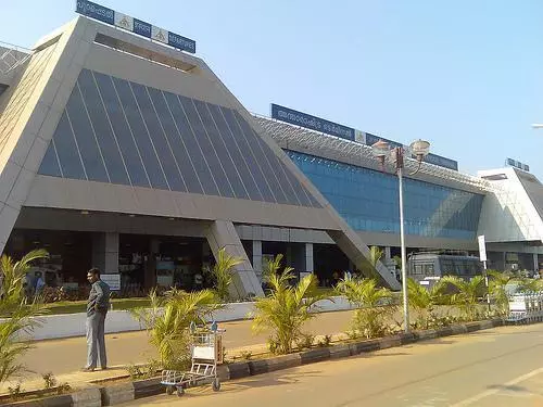 കരിപ്പൂരില് നിന്ന് വലിയ വിമാനങ്ങളുടെ സര്വീസ്; സൌദി എയര്ലൈന്സിന് അന്തിമ അനുമതി നല്കി കൊണ്ടുള്ള ഉത്തരവ് ഉടന് കരിപ്പൂരില് നിന്ന് വലിയ വിമാനങ്ങളുടെ സര്വീസ്; സൌദി എയര്ലൈന്സിന് അന്തിമ അനുമതി നല്കി കൊണ്ടുള്ള ഉത്തരവ് ഉടന്