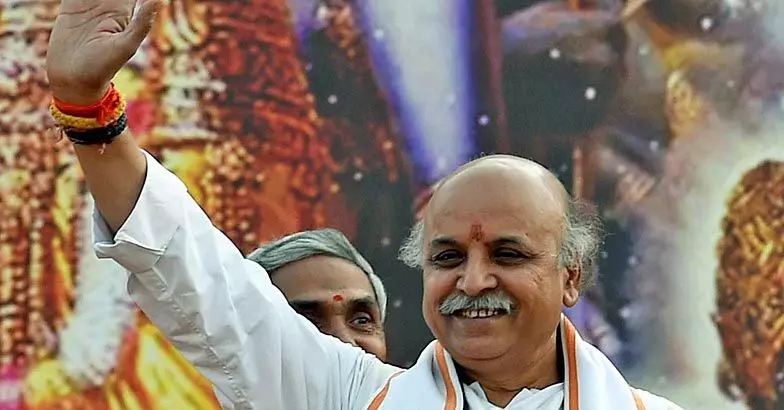 ‘ബി.ജെ.പിക്ക് വോട്ടുചെയ്തത് ഹിന്ദുവിന്റെ അഭിമാനം സംരക്ഷിക്കാന്, 48 മണിക്കൂറിനകം ഓര്ഡിനന്സ് ഇറക്കണം’; ഭീഷണിയുമായി പ്രവീണ് തൊഗാഡിയ ‘ബി.ജെ.പിക്ക് വോട്ടുചെയ്തത് ഹിന്ദുവിന്റെ അഭിമാനം സംരക്ഷിക്കാന്, 48 മണിക്കൂറിനകം ഓര്ഡിനന്സ് ഇറക്കണം’; ഭീഷണിയുമായി പ്രവീണ് തൊഗാഡിയ