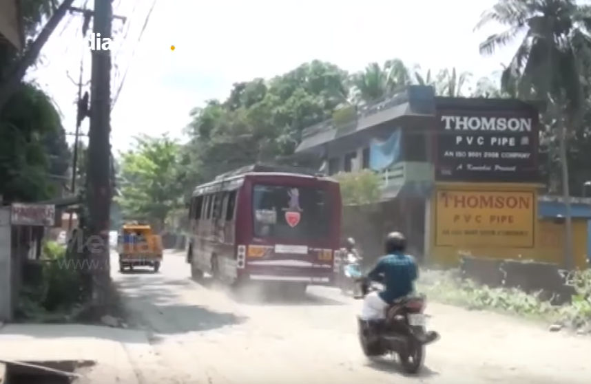 പൊടിശല്യം മൂലം പൊറുതിമുട്ടി പരപ്പനങ്ങാടി, കടകളടച്ച് വ്യാപാരികളുടെ പ്രതിഷേധം