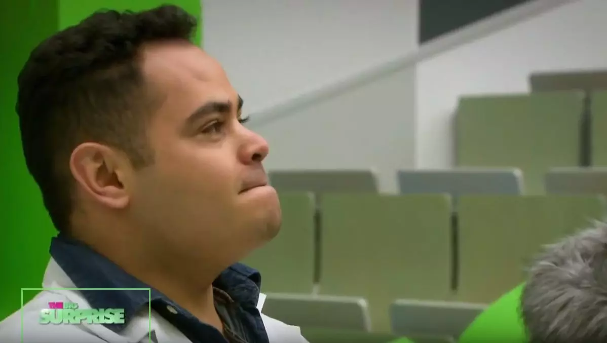 മാതാപിതാക്കളെ കാണാനാവാതെ ആറു വര്ഷത്തെ പഠനം; സഹപാഠികള് ഒരുക്കിയ സ്നേഹസമ്മാനം കണ്ട് കണ്ണുനിറഞ്ഞ് വിദ്യാര്ഥി മാതാപിതാക്കളെ കാണാനാവാതെ ആറു വര്ഷത്തെ പഠനം; സഹപാഠികള് ഒരുക്കിയ സ്നേഹസമ്മാനം കണ്ട് കണ്ണുനിറഞ്ഞ് വിദ്യാര്ഥി