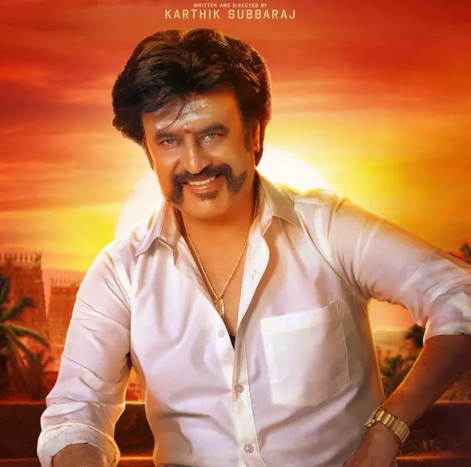 പഴയ രജനിയോ ഇത്; കൊമ്പന് മീശയും നെറ്റിയില് കുറിയുമായി സ്റ്റൈല് മന്നന്റെ ‘പേട്ട’ ലുക്ക് പഴയ രജനിയോ ഇത്; കൊമ്പന് മീശയും നെറ്റിയില് കുറിയുമായി സ്റ്റൈല് മന്നന്റെ ‘പേട്ട’ ലുക്ക്