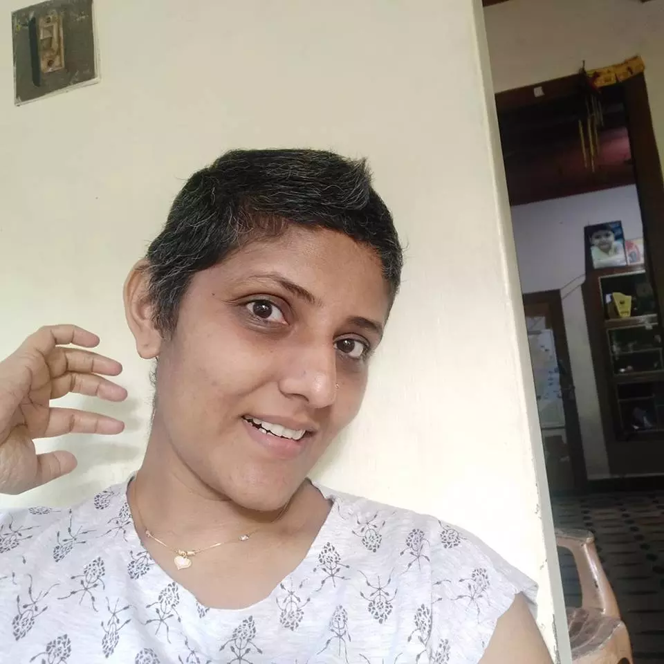 ശബരിമല വ്രതമെടുത്ത യുവതികള്ക്കൊപ്പം വാര്ത്താസമ്മേളനത്തില് പങ്കെടുത്തു; അപര്ണ ശിവകാമിയുടെ വീടിനുനേരെ ആക്രമണം ശബരിമല വ്രതമെടുത്ത യുവതികള്ക്കൊപ്പം വാര്ത്താസമ്മേളനത്തില് പങ്കെടുത്തു; അപര്ണ ശിവകാമിയുടെ വീടിനുനേരെ ആക്രമണം