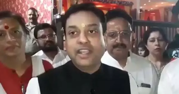 ‘സ്ത്രീശാക്തീകരണത്തിന് മോദിക്ക് നന്ദി’; എം.ജെ അക്ബറിനെ കുറിച്ച് ചോദിച്ചപ്പോള് ബി.ജെ.പി വക്താവ് ‘മുങ്ങി’ ‘സ്ത്രീശാക്തീകരണത്തിന് മോദിക്ക് നന്ദി’; എം.ജെ അക്ബറിനെ കുറിച്ച് ചോദിച്ചപ്പോള് ബി.ജെ.പി വക്താവ് ‘മുങ്ങി’