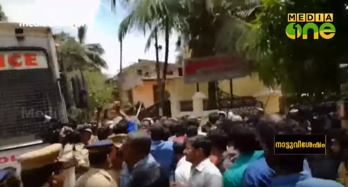 പത്തനംതിട്ടയില് ഞായറാഴ്ച ബി.ജെ.പി ഹര്ത്താല് പത്തനംതിട്ടയില് ഞായറാഴ്ച ബി.ജെ.പി ഹര്ത്താല്