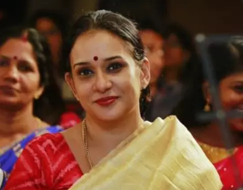 മീ ടു; താല്പര്യമില്ലെങ്കിൽ ഈ ചാറ്റ് പരിപാടിക്ക് പോകരുത്,കാമവും പ്രണയവുമൊക്കെ സ്വാഭാവിക വികാരങ്ങളാണ്: മാല പാര്വ്വതി മീ ടു; താല്പര്യമില്ലെങ്കിൽ ഈ ചാറ്റ് പരിപാടിക്ക് പോകരുത്,കാമവും പ്രണയവുമൊക്കെ സ്വാഭാവിക വികാരങ്ങളാണ്: മാല പാര്വ്വതി