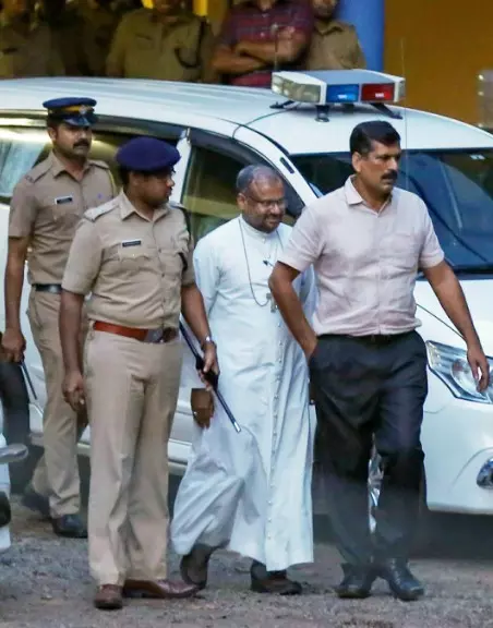 ഫ്രാങ്കോ മുളക്കലിനെതിരായ ബലാത്സംഗകേസ് നിരീക്ഷിച്ച് വരികയാണെന്നും സഭ വിശ്വാസികള്‍ക്കൊപ്പമെന്നും വത്തിക്കാന്‍