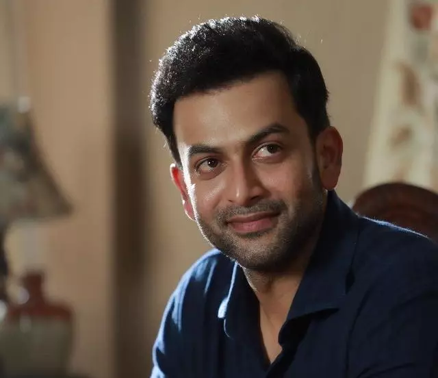 പല ട്രാക്കുകളിലൂടെ മുന്നോട്ടു പോകുന്ന കഥയാണ്; ലൂസിഫറിന്റെ വിശേഷങ്ങള് പങ്കുവച്ച് പൃഥ്വിരാജ് പല ട്രാക്കുകളിലൂടെ മുന്നോട്ടു പോകുന്ന കഥയാണ്; ലൂസിഫറിന്റെ വിശേഷങ്ങള് പങ്കുവച്ച് പൃഥ്വിരാജ്