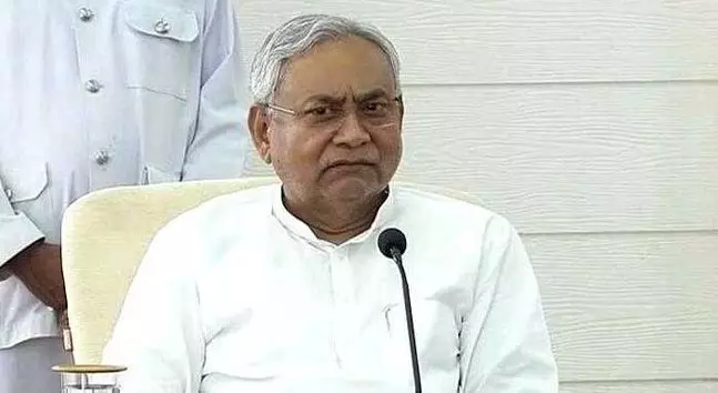 നിതീഷ് കുമാറിന് നേരെ ചെരിപ്പേറ്; ഒരാള്‍ അറസ്റ്റില്‍