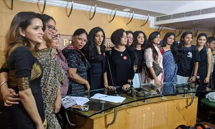 WCCക്ക് പിന്തുണയുമായി മേഴ്‌സിക്കുട്ടിയമ്മയും എ.കെ ബാലനും