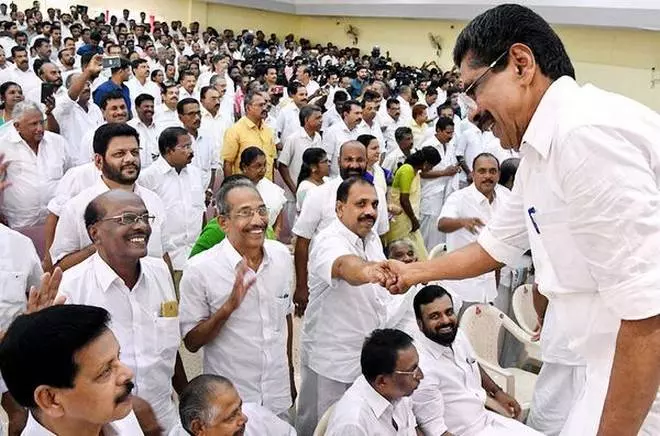 കെ.പി.സി.സി പുനസംഘടന ഉടനുണ്ടാകില്ല; പാര്‍ലമെന്‍റ് തെരഞ്ഞെടുപ്പ് വരെ സംസ്ഥാന ഭാരവാഹികള്‍ തുടര്‍ന്നക്കും