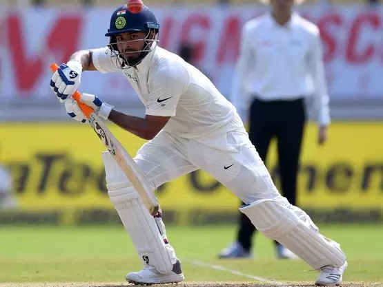 തൊണ്ണൂറുകളില് വീണ്ടും വീണ് പന്ത്; രാഹുല് ദ്രാവിഡിന് ശേഷം ആദ്യം തൊണ്ണൂറുകളില് വീണ്ടും വീണ് പന്ത്; രാഹുല് ദ്രാവിഡിന് ശേഷം ആദ്യം