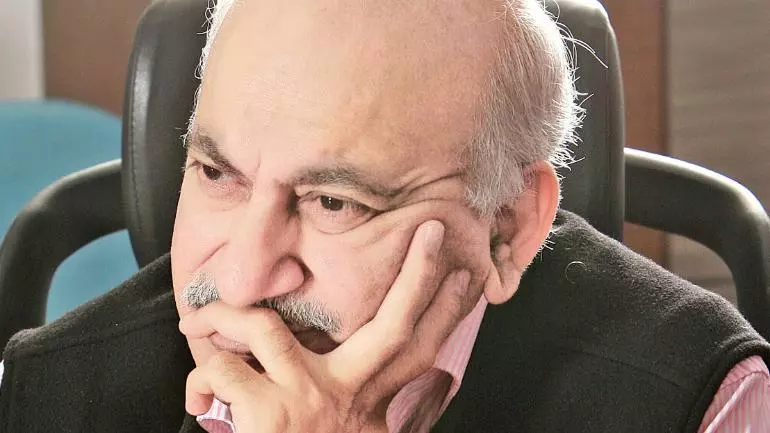 എം.ജെ അക്ബര് നാളെ ഇന്ത്യയില് എത്തും; രാജി വയ്ക്കണമെന്ന ആവശ്യം ശക്തം എം.ജെ അക്ബര് നാളെ ഇന്ത്യയില് എത്തും; രാജി വയ്ക്കണമെന്ന ആവശ്യം ശക്തം