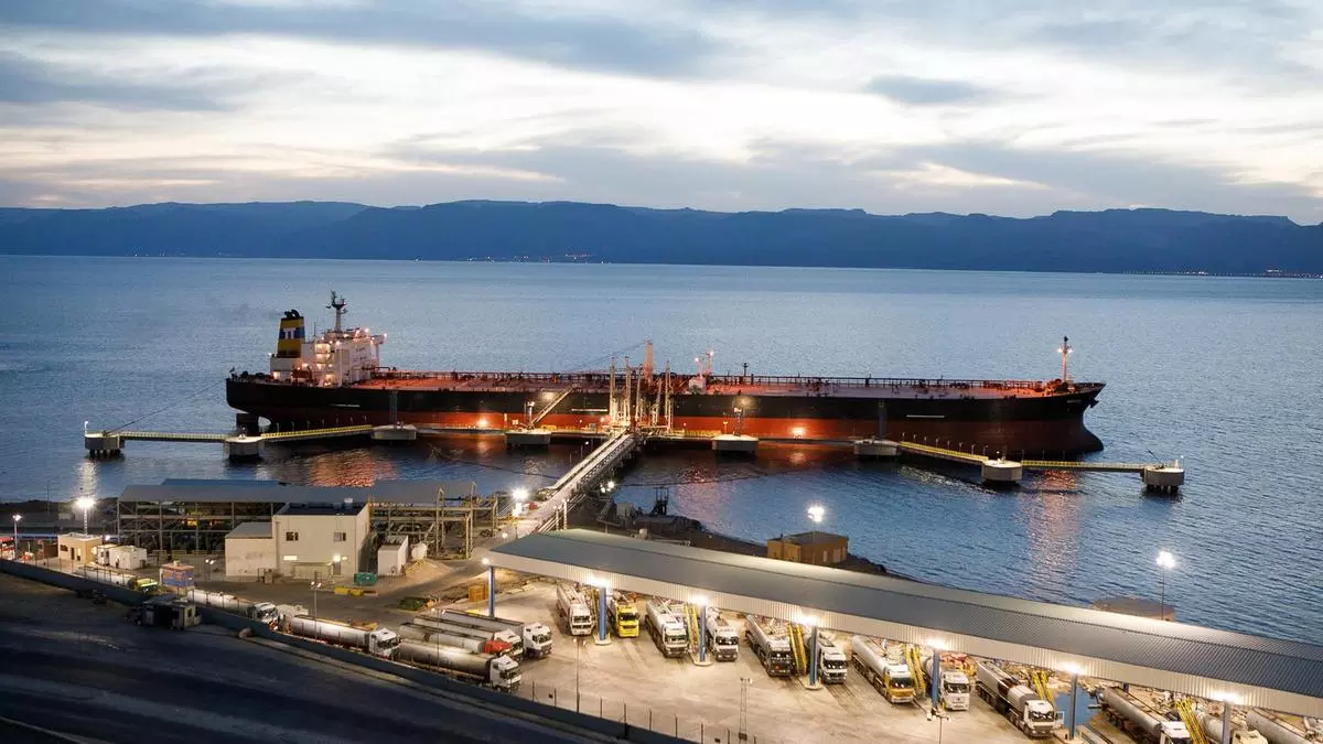 ഇറാനെതിരായ ഉപരോധ നടപടി ശക്തമാക്കുന്നതിനിടെ സൗദി അറേബ്യയുടെ എണ്ണ കയറ്റുമതി വരുമാനം കുത്തനെ കൂടുന്നു ഇറാനെതിരായ ഉപരോധ നടപടി ശക്തമാക്കുന്നതിനിടെ സൗദി അറേബ്യയുടെ എണ്ണ കയറ്റുമതി വരുമാനം കുത്തനെ കൂടുന്നു