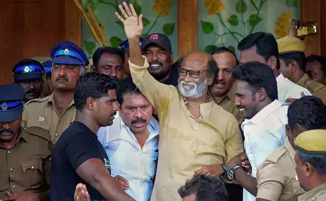 ‘വിധി അംഗീകരിക്കുന്നു, പക്ഷേ ആചാരങ്ങളെ ബഹുമാനിക്കണം’; ശബരിമല വിഷയത്തിൽ ‘സമദൂരം’ പാലിച്ച് രജനീകാന്ത് ‘വിധി അംഗീകരിക്കുന്നു, പക്ഷേ ആചാരങ്ങളെ ബഹുമാനിക്കണം’; ശബരിമല വിഷയത്തിൽ ‘സമദൂരം’ പാലിച്ച് രജനീകാന്ത്