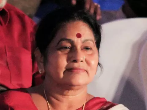 ചെയ്ത തെറ്റിന് മാപ്പ് പറഞ്ഞാല്‍ പുറത്തുപോയവരെ തിരിച്ചെടുക്കാമെന്ന് കെ.പി.എ.സി ലളിത