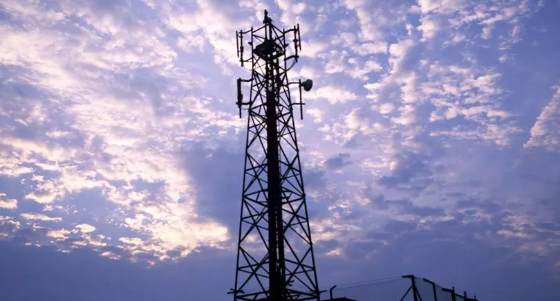 മൊബൈല് ടവര് കാരണം ഇടിമിന്നല് ഏല്ക്കുന്നതായി പരാതി മൊബൈല് ടവര് കാരണം ഇടിമിന്നല് ഏല്ക്കുന്നതായി പരാതി