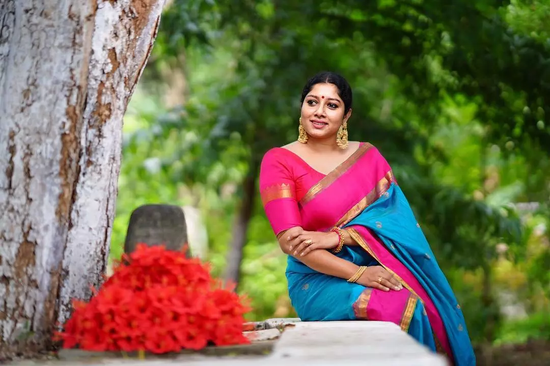 വലിയ സിനിമയായതുകൊണ്ടും കൊമേഴ്സ്യല്‍ വാല്യു കണക്കിലെടുത്തുമായിരിക്കും ആമിയില്‍ നിന്നും തന്നെ ഒഴിവാക്കിയതെന്ന് അനുമോള്‍  