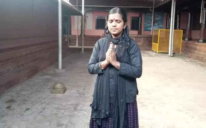 സംഘ്പരിവാര് ഭീഷണിയെ ഭയക്കില്ല; ശബരിമലയില് പോകുമെന്ന് രേഷ്മ സംഘ്പരിവാര് ഭീഷണിയെ ഭയക്കില്ല; ശബരിമലയില് പോകുമെന്ന് രേഷ്മ