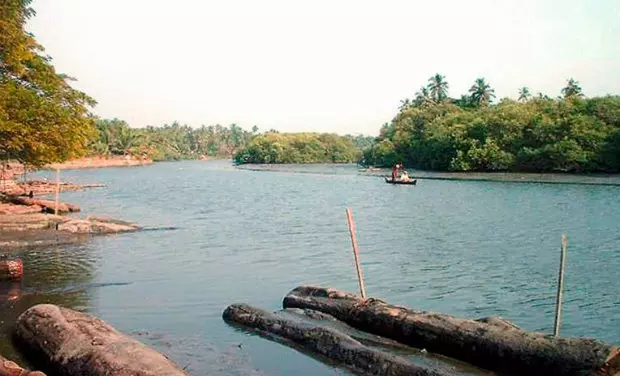 കല്ലായി പുഴയിലെ കയ്യേറ്റം കണ്ടെത്തിയ സ്ഥലങ്ങളില്‍ ജെണ്ട കെട്ടല്‍ നടപടി പുനരാരംഭിച്ചു