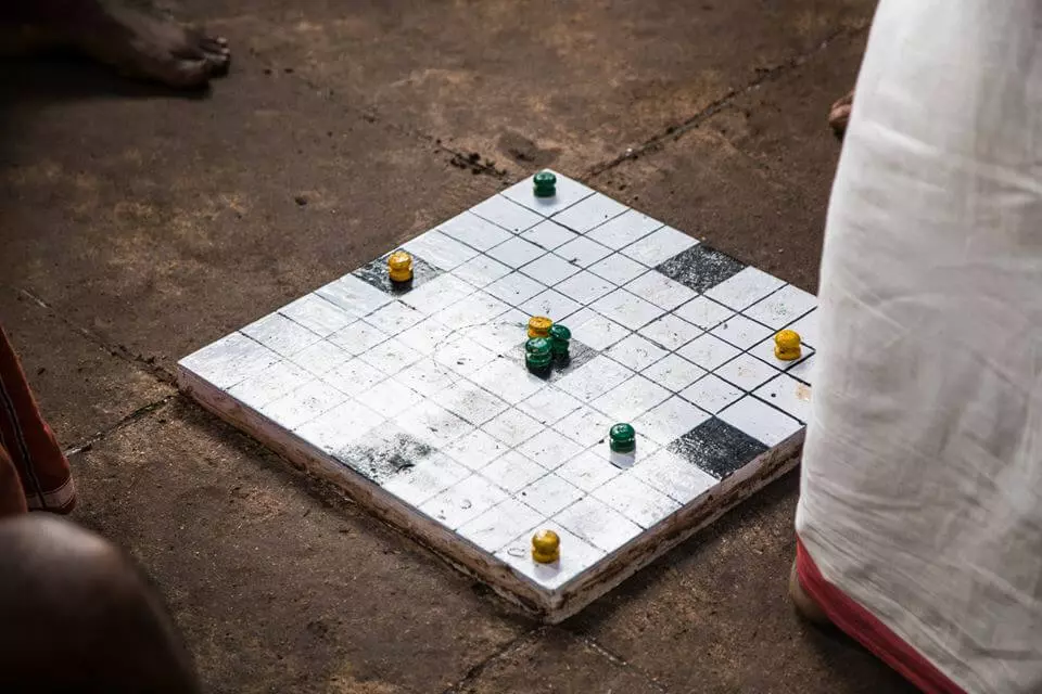 പകിട..പകിട..പന്ത്രണ്ട്; പകിടകളിയെ നെഞ്ചിലേറ്റി ഒരു ഗ്രാമം