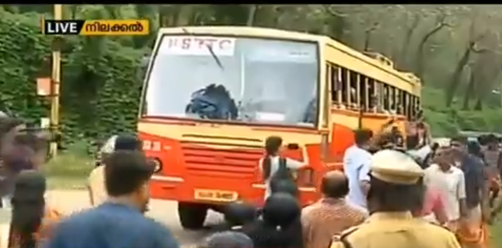 പമ്പയിലേക്കുള്ള കെ.എസ്.ആര്‍.ടി.സി ബസുകളില്‍ നിന്നും സ്ത്രീകളെ ഇറക്കിവിട്ടു;നിലക്കലില്‍ കൂടുതല്‍ പൊലീസിനെ വിന്യസിക്കും