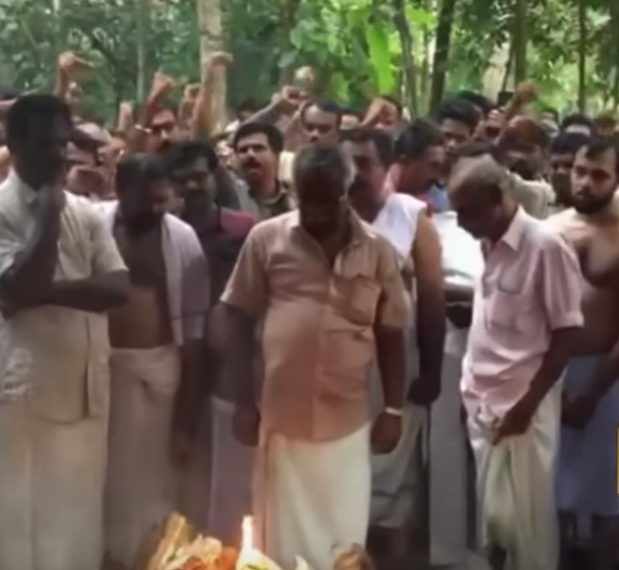 അച്ഛന് മുദ്രാവാക്യം വിളിച്ച് മകൻ അന്ത്യയാത്ര ചൊല്ലി