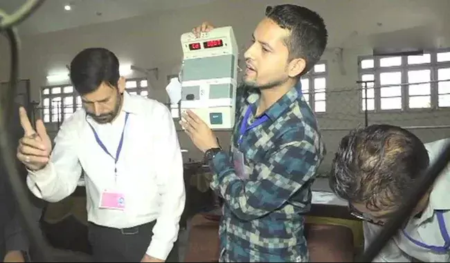 ജമ്മുകശ്മീര് മുനിസിപ്പല് തെരഞ്ഞെടുപ്പില് കോണ്ഗ്രസിന് മുന്നേറ്റം ജമ്മുകശ്മീര് മുനിസിപ്പല് തെരഞ്ഞെടുപ്പില് കോണ്ഗ്രസിന് മുന്നേറ്റം