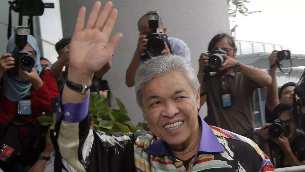 മലേഷ്യന് മുന് ഉപപ്രധാനമന്ത്രിക്കെതിരെ അഴിമതി ആരോപണം മലേഷ്യന് മുന് ഉപപ്രധാനമന്ത്രിക്കെതിരെ അഴിമതി ആരോപണം