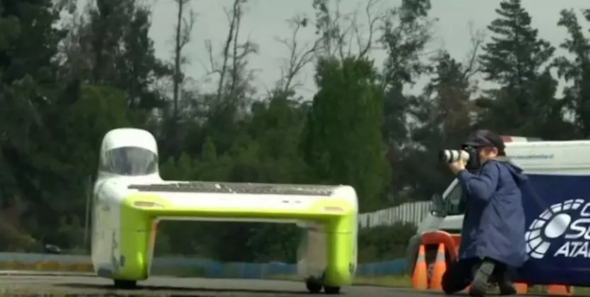 സൂര്യപ്രകാശത്തില് മാത്രമായി ഒരു കാറോട്ടമത്സരം സൂര്യപ്രകാശത്തില് മാത്രമായി ഒരു കാറോട്ടമത്സരം