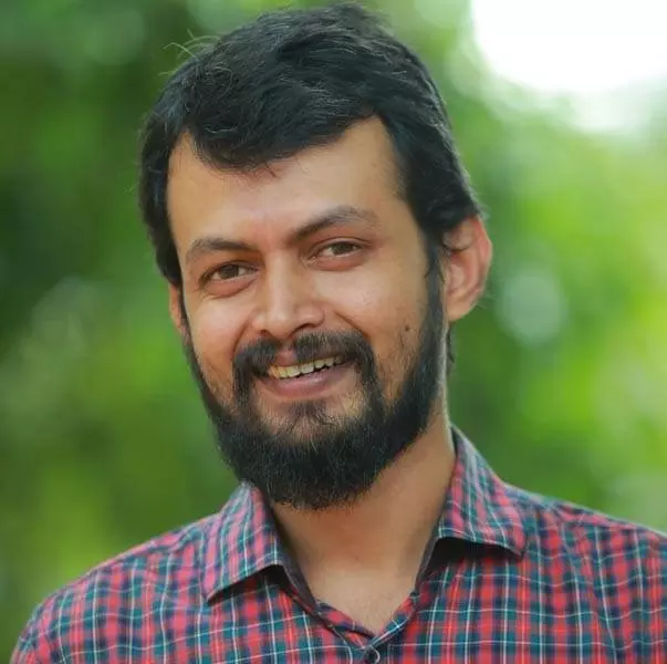 കോമ്പിനേഷൻ സീനുകളിൽ ഡയലോഗിന് പകരം തെറി പറയുക, ചോദിക്കാൻ ചെല്ലുമ്പോൾ ‘ആഭാസമല്ലേ’ എന്ന് മറുപടി; അലന്സിയര്ക്കെതിരെ ആരോപണവുമായി ആഭാസം സംവിധായകന് കോമ്പിനേഷൻ സീനുകളിൽ ഡയലോഗിന് പകരം തെറി പറയുക, ചോദിക്കാൻ ചെല്ലുമ്പോൾ ‘ആഭാസമല്ലേ’ എന്ന് മറുപടി; അലന്സിയര്ക്കെതിരെ ആരോപണവുമായി ആഭാസം സംവിധായകന്