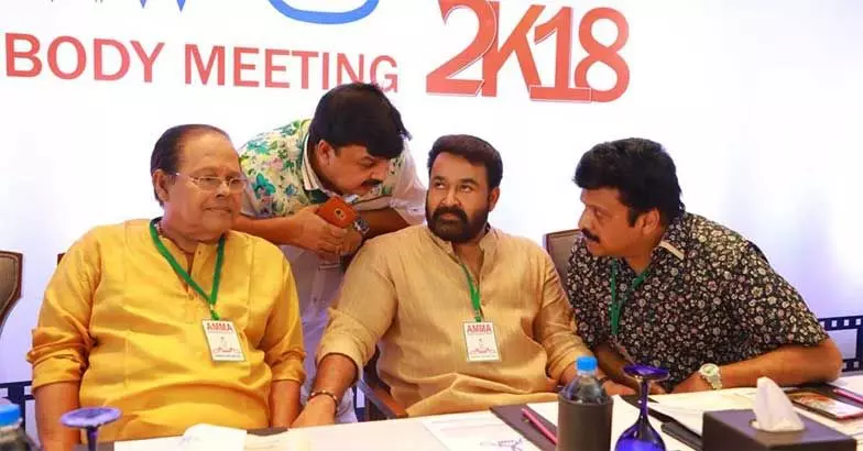 അമ്മയുടെ താരനിശ; എതിര്പ്പുമായി താരങ്ങളും നിര്മാതാക്കളും അമ്മയുടെ താരനിശ; എതിര്പ്പുമായി താരങ്ങളും നിര്മാതാക്കളും