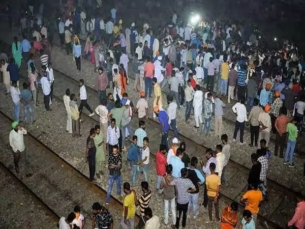 ഒരു നാട് മുഴുവന്‍ മരണത്തില്‍ മരവിച്ചപ്പോള്‍ ചിലര്‍ മൃതദേഹങ്ങളില്‍ നിന്ന് പേഴ്‍സും ആഭരണങ്ങളും മോഷ്ടിക്കുന്ന തിരക്കിലായിരുന്നു...