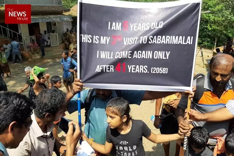 ശയനപ്രദക്ഷിണം, ബാനര്‍, നാമജപം: വ്യത്യസ്ത പ്രതിഷേധങ്ങളുമായി സന്നിധാനം