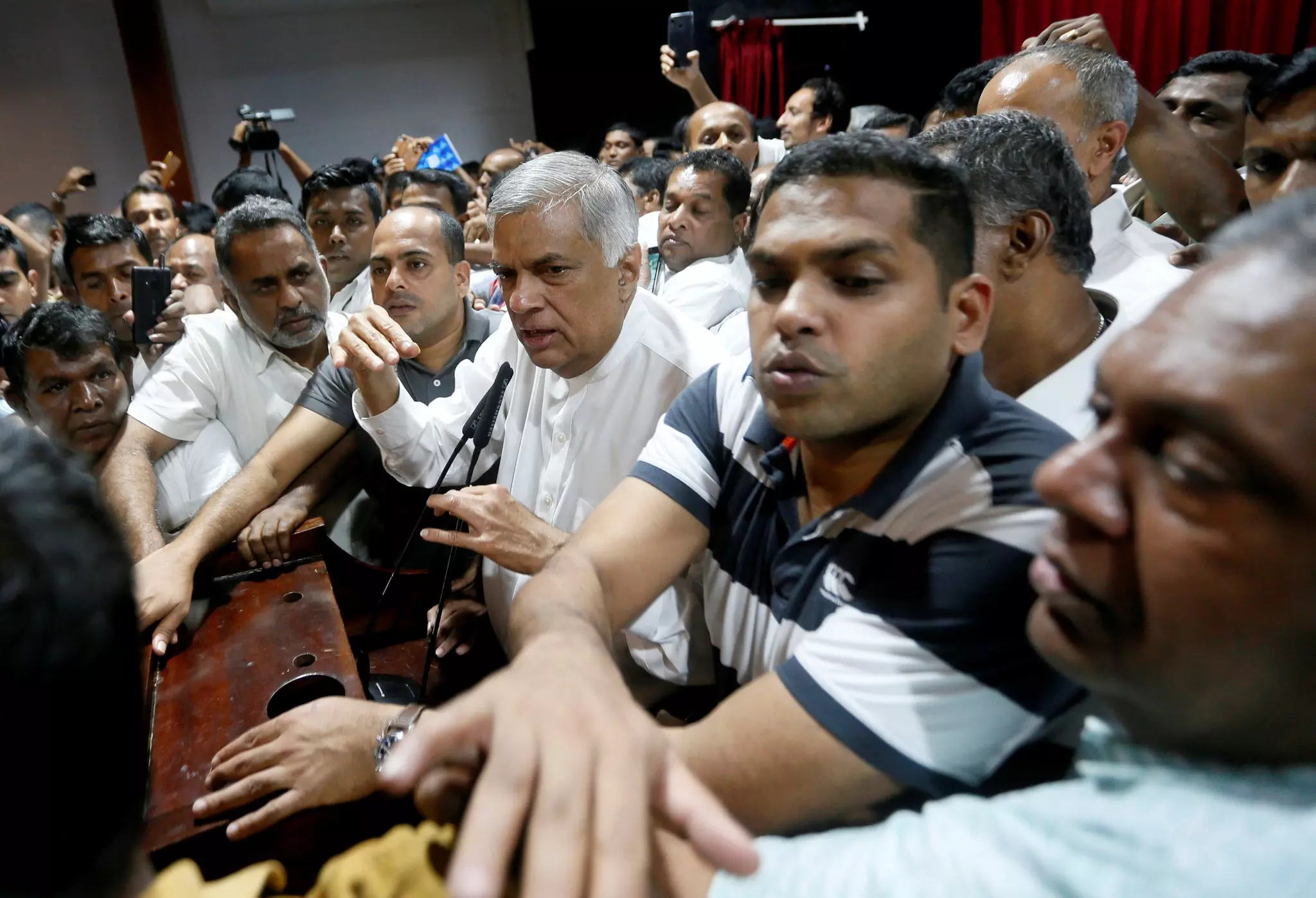 ശ്രീലങ്കന് പാര്ലമെന്റ് സസ്പെന്ഡ് ചെയ്തു ശ്രീലങ്കന് പാര്ലമെന്റ് സസ്പെന്ഡ് ചെയ്തു