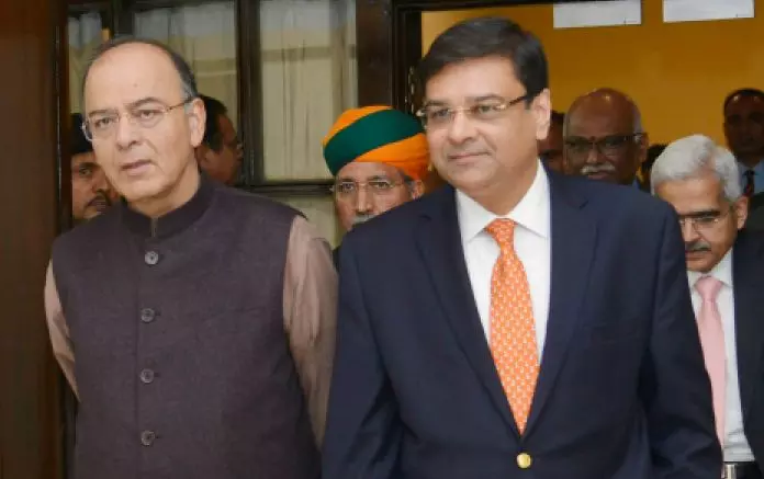 ആര്‍.ബി.ഐക്ക് മേല്‍ പ്രത്യേകാധികാരപ്രയോഗ നീക്കം തള്ളാതെ കേന്ദ്രം