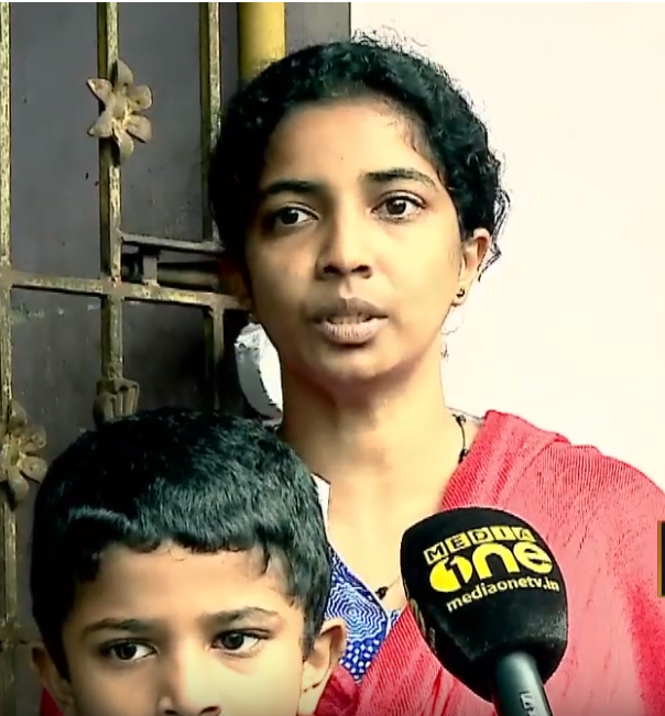 ഭര്‍ത്താവ് ഉപേക്ഷിച്ചു, ഇടിത്തീ പോലെ വീടും ജപ്തി ചെയ്തു; രണ്ട് മക്കളെയും കൊണ്ട് എവിടെ പോകുമെന്നറിയാതെ ഷീബ 