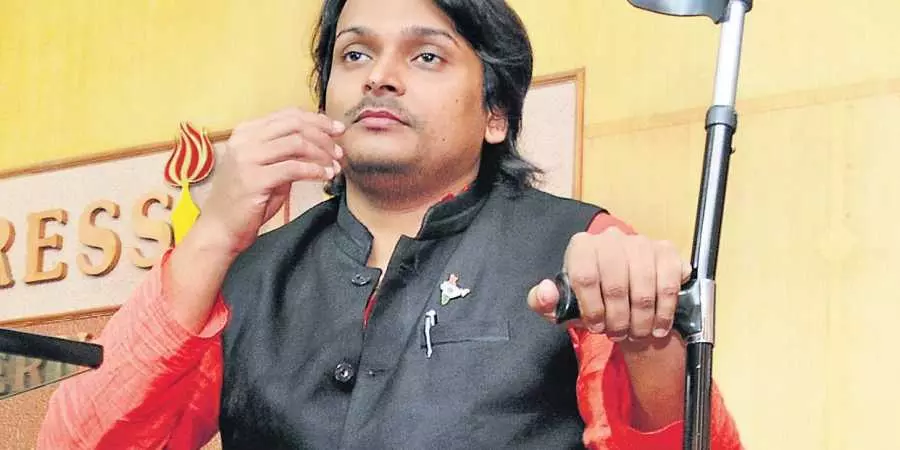 വിവാദ പരാമര്ശം; രാഹുല് ഈശ്വറിനെതിരെ ജാമ്യമില്ലാ വകുപ്പുകള് പ്രകാരം കേസെടുത്തു വിവാദ പരാമര്ശം; രാഹുല് ഈശ്വറിനെതിരെ ജാമ്യമില്ലാ വകുപ്പുകള് പ്രകാരം കേസെടുത്തു