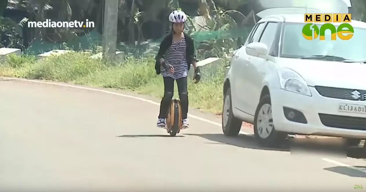 NEWS THEATER - വിസ്‌മയമായി സ്വാലിഹയുടെ യൂണി സൈക്കിൾ യാത്ര - 23-10-18  