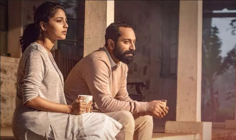 കുടുംബത്തെ മോശമായി ചിത്രീകരിച്ചെന്ന് പരാതി; വരത്തന് നോട്ടീസ് കുടുംബത്തെ മോശമായി ചിത്രീകരിച്ചെന്ന് പരാതി; വരത്തന് നോട്ടീസ്