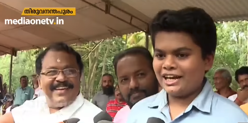 എം.എം ലോറന്‍സിന്റെ ചെറുമകന്‍ ബി.ജെ.പി ഉപവാസവേദിയില്‍ 