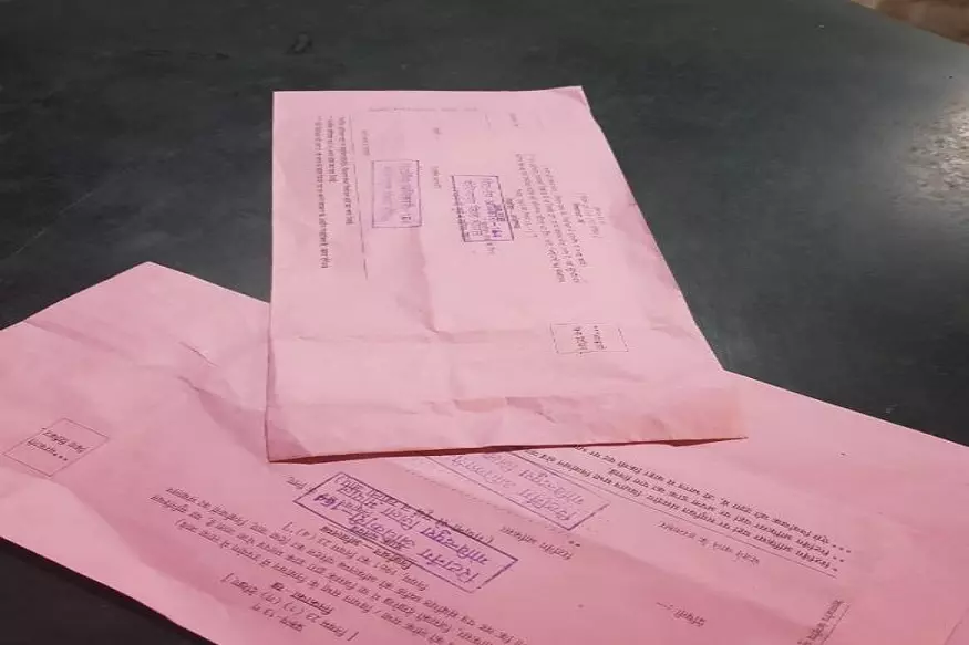 മധ്യപ്രദേശില്‍ പൊലീസ് കാന്റീനിനുള്ളില്‍ പോസ്റ്റല്‍ ബാലറ്റുകള്‍ ഉപേക്ഷിക്കപ്പെട്ട നിലയില്‍