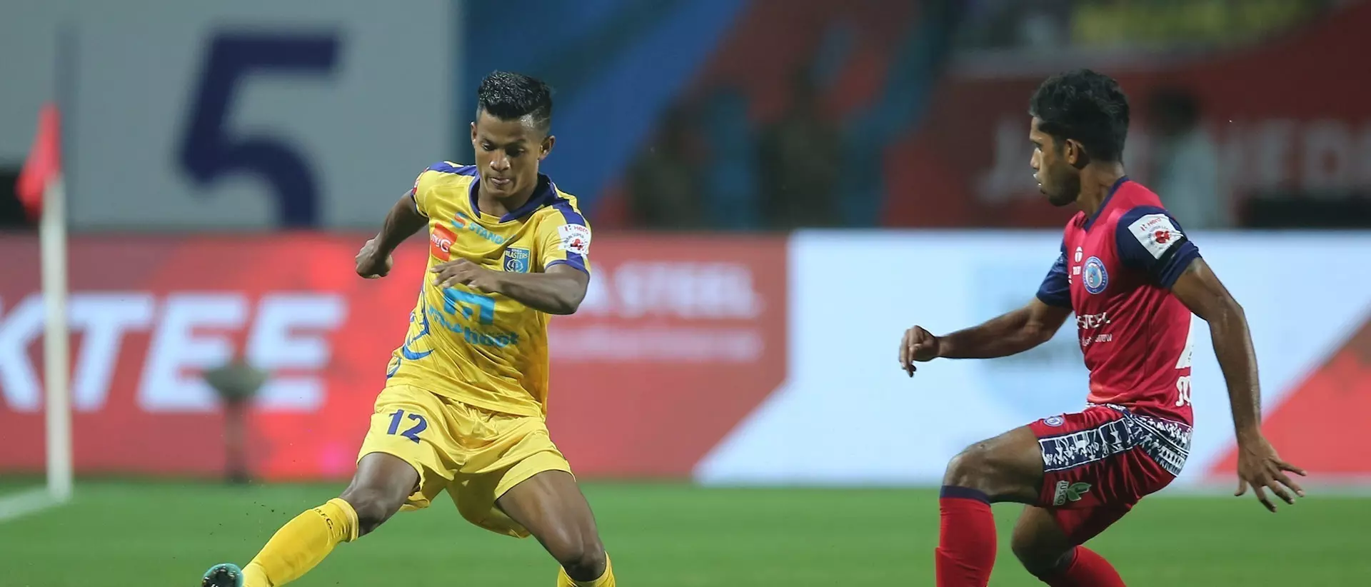 ‘തിരിച്ച് വന്നെന്ന് പറഞ്ഞേക്ക്’ ബ്ലാസ്റ്റേഴ്സിന് വിജയതുല്യമായ സമനില ‘തിരിച്ച് വന്നെന്ന് പറഞ്ഞേക്ക്’ ബ്ലാസ്റ്റേഴ്സിന് വിജയതുല്യമായ സമനില