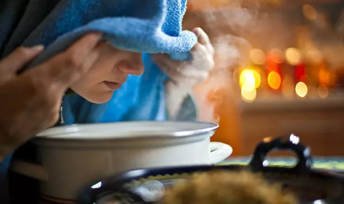 ആവി പിടിക്കുമ്പോള് ഇവ ശ്രദ്ധിക്കൂ ആവി പിടിക്കുമ്പോള് ഇവ ശ്രദ്ധിക്കൂ