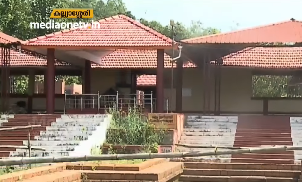 സി.പി.എം നിയന്ത്രണത്തിലുള്ള ക്ഷേത്രത്തില്‍ സ്ത്രീകള്‍ക്ക് വിലക്ക്; ആചാരം തുടരുക മാത്രമാണന്ന് വിശദീകരണം