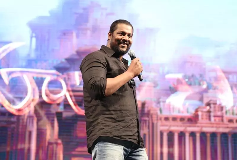 ബാഹുബലിയിലെ കാലകേയന് ദിലീപിനെ കാണാനെത്തിയപ്പോള് ബാഹുബലിയിലെ കാലകേയന് ദിലീപിനെ കാണാനെത്തിയപ്പോള്