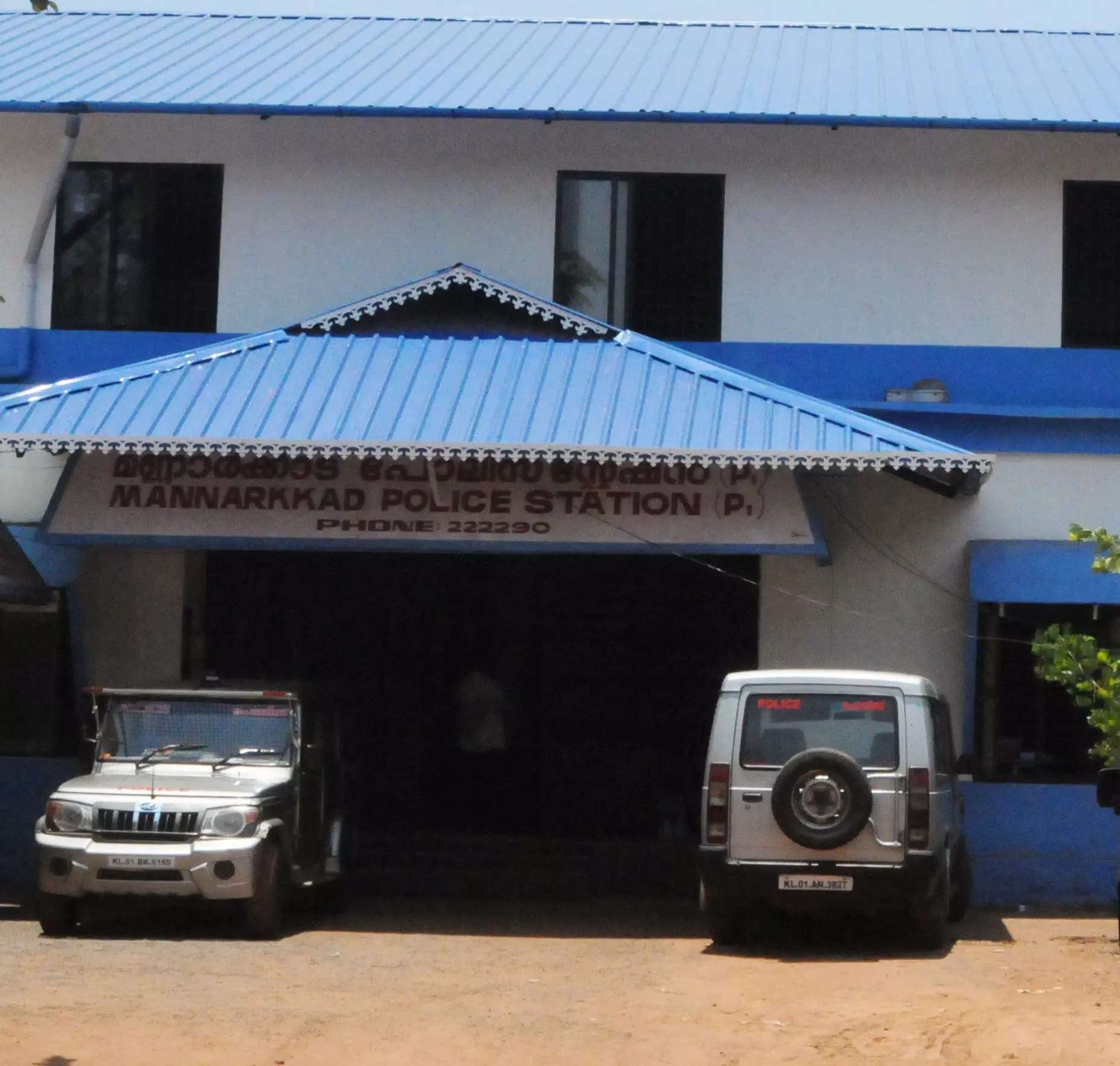 രാധാകൃഷ്ണന് പകരം പൊലീസ് അറസ്റ്റ് ചെയ്തത് ചന്ദ്രനെ: പ്രതി പേര് പറഞ്ഞില്ലെന്ന് വിശദീകരണം രാധാകൃഷ്ണന് പകരം പൊലീസ് അറസ്റ്റ് ചെയ്തത് ചന്ദ്രനെ: പ്രതി പേര് പറഞ്ഞില്ലെന്ന് വിശദീകരണം