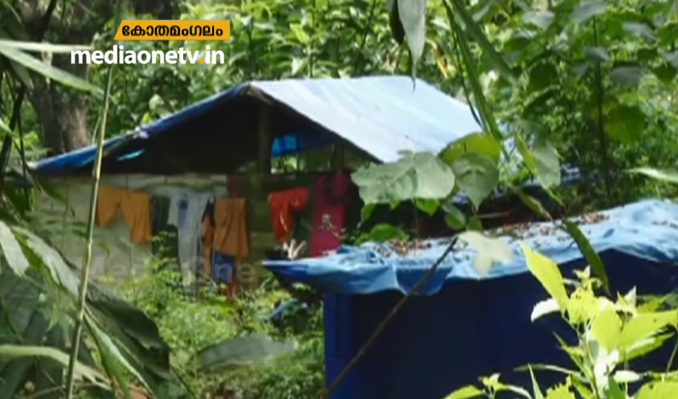 മുഖം തിരിച്ച് അധികാരികള്‍; ഭൂമിയിലിടമില്ലാതെ ദുരിതം പേറി ആദിവാസികള്‍ 